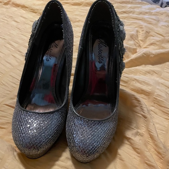 RARE Mascotte sparkly stilettos! Ruffle Roses Sequins! Size 7 Prom Homecoming EC - Picture 5 of 6